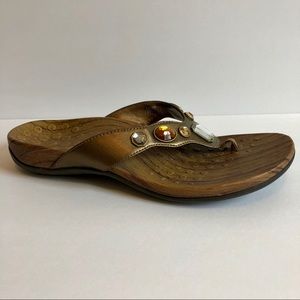 Vionic Orthaheel Eve Brown Jewel Flip Flop  US 9